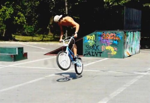 Tricks biciclete: 180 bunny hop