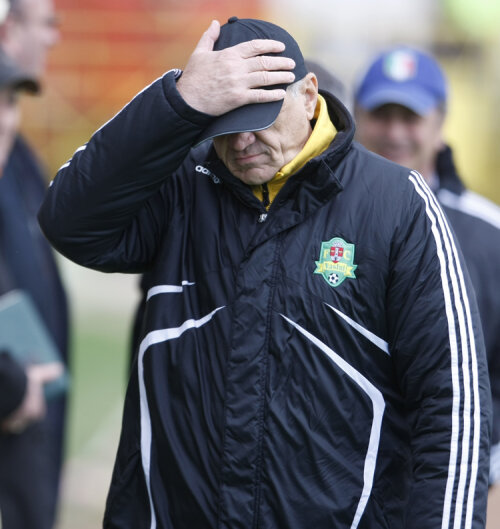 Viorel Hizo acuză greşelile arbitrilor împotriva echipei sale
