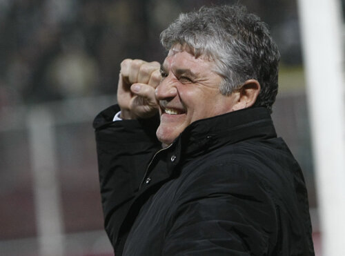 Ioan Andone mai are contract cu Dinamo pînă în 2012, dar după ultimul act al Cupei va avea o întîlnire finală cu conducerea