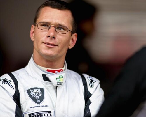 Michael Herck s-a născut la Bucureşti şi pilotează cu licenţă românească, dar are şi cetăţenie belgiană