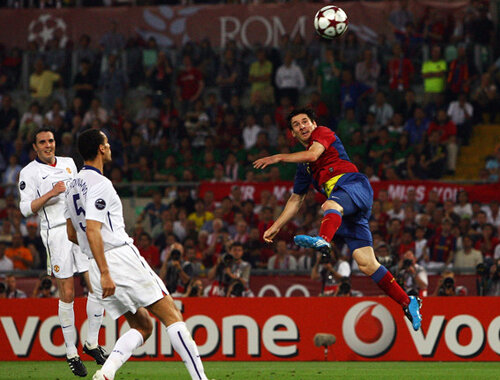 Messi face 2-0 cu o lovitură de cap imparabilă. El a finalizat nestingherit, din centrul careului.