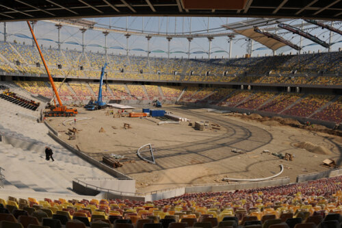 Constructorii promit că stadionul va fi gata pînă în august