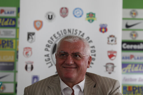 Dumitru Dragomir vrea să schimbe regulamentul ca să le permită Timişoarei şi Bistriţei să rămînă în Liga 1