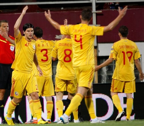 România s-a impus categoric în faţa Bosniei, scor 3-0