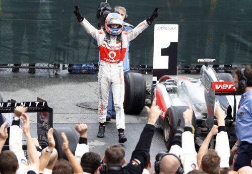 Jenson Button a cîştigat incredibil la Montreal, chiar dacă a oprit de 6 ori la boxe Foto: Reuters