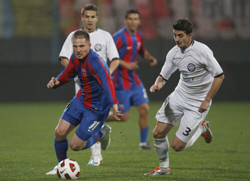 Onofraş (30 de ani), care are un salariu de 10.000 de euro lunar, a jucat pentru Steaua 15 meciuri şi a marcat două goluri