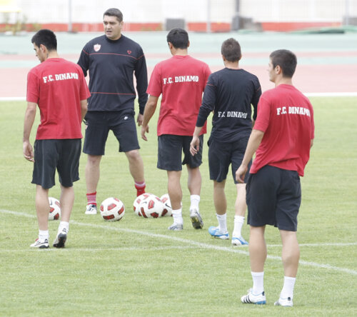 În Liga 1, Ciobotariu a mai pregătit FC Naţional, CS Otopeni şi Pandurii
