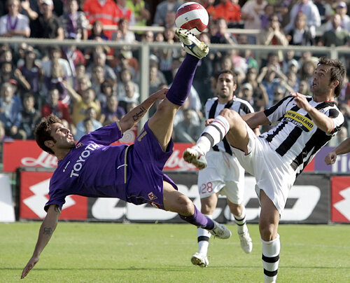 Deși avea contract pînă în iunie 2012, Mutu (32 de ani) va pleca liber de la Fiorentina