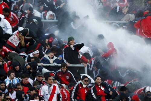 Fanii lui River Plate au devastat stadionul la finalul meciului de baraj cu Belgrano