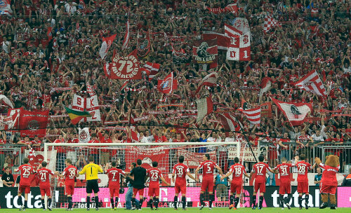 Suporterii lui Bayern sînt alături de jucători sursa foto reuters