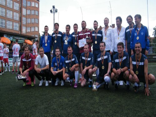 Bunică, alături de echipa lui, la festivitatea de premiere