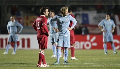 Peruanul Acasiete, alături de Diego Forlan