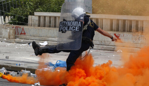 Fanii lui Iraklis s-au batut cu Politia (foto sursa reuters)