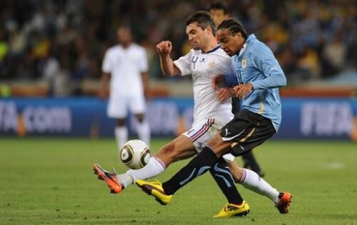 Alvaro Pereira, în meciul cu Franţa de la Cupa Mondială din 2010