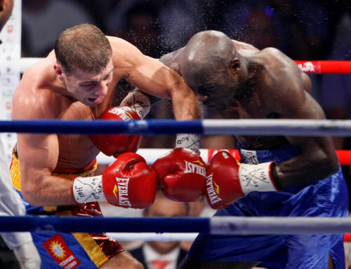 Lucian Bute şi-a păstrat centura mondială în versiunea IBF după victoria prin knock-out în runda a patra în faţa lui Jean-Paul Mendy
