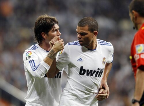 Sergio Ramos (stînga) şi Pepe
