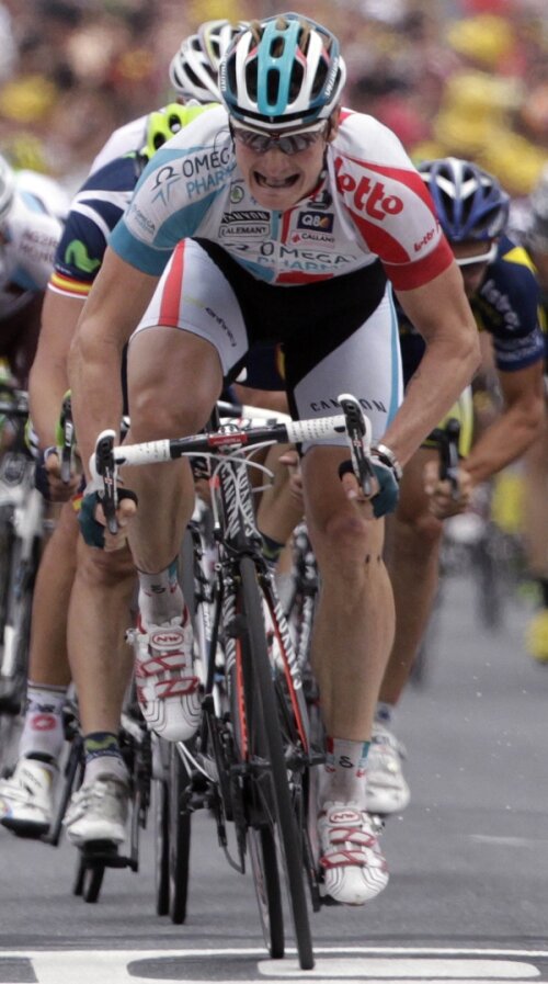 Cavendish (stînga) a fost învins la sprint de Greipel (dreapta) Foto: Reuters