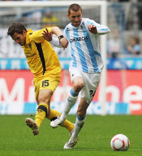 Florin Lovin (dreapta) s-a transferat în Grecia, la Kerkyra