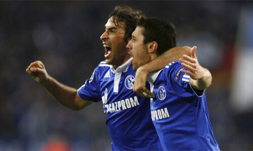 Raul l-ar putea strînge de gît pe Marica ;)la Schalke Fotomontaj