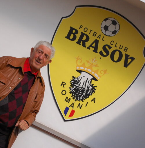 Tata Ucu este din 1949 alături de FC Braşov, ca medic şi consilier al echipei