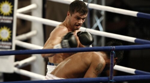 Jo Jo Dan va boxa cu Floyd Trumpet