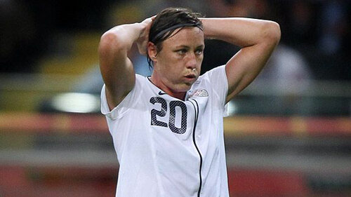 Abby Wambach se bucură pentru poporul japonez, deşi naţionala SUA a fost învinsă de nipone în finala Campionatului Mondial