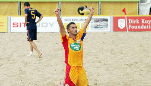 Marian Măciucă a jucat în aproape toate marile campionate de fotbal pe plajă din lume