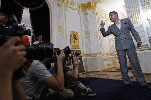 Fiecare conferinţă la Palatul lui Becali e un adevărat spectacol pentru jurnalişti