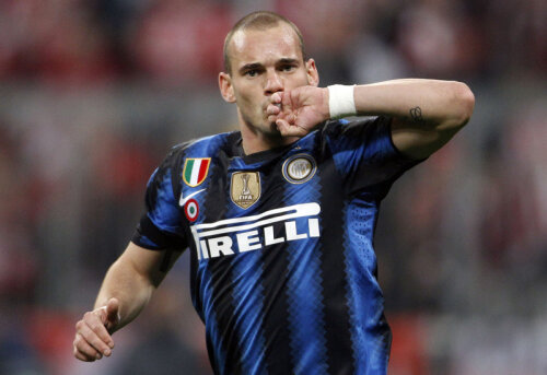 Wesley Sneijder e cu un picior in curtea celor de la Manchester United