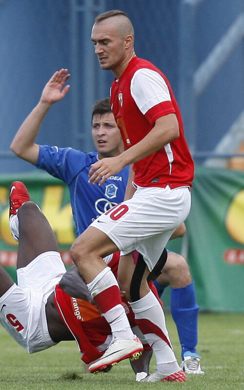 Alexe a fost criticat atît de Cristi Borcea, cît şi de Cornel Dinu