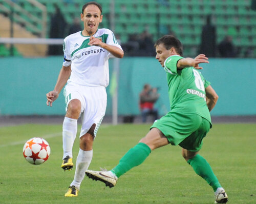 Integralist în acest sezon, Krivoșeienko (stînga) a fost adus în vară de la Mariupol și are 23 de goluri în 203 meciuri în campionatul Ucrainei