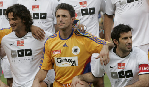 În 2008, Gică Popescu a adus la Bucureşti o selecţionată a lumii care l-a avut în prim plan pe Luis Figo