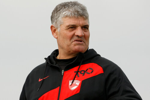 Ioan Andone îi avertizează pe stelişti să nu-i privească pe bulgari de sus