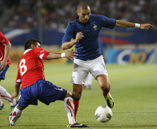 Benzema (dreapta, în dispută
cu Vidal) și ai lui au avut “o
prestație concludentă”
(L’Equipe)