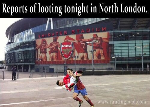 Fabregas e despărţit cu forţa de Arsenal, cu ajutorul lui Xavi:D (fotomontaj)
