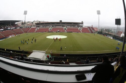 Stadionul lui CFR e singurul care îndeplineşte toate condiţiile LPF