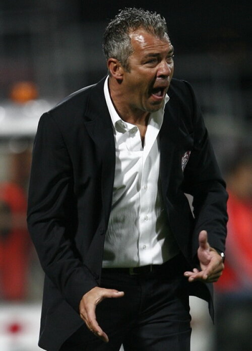 Jorge Costa a fost exasperat de greşelile fotbaliştilor săi