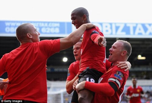 Ashley Young a declanşat isteria în echipa sa prin golul din minutul 82 Foto: Daily Mail