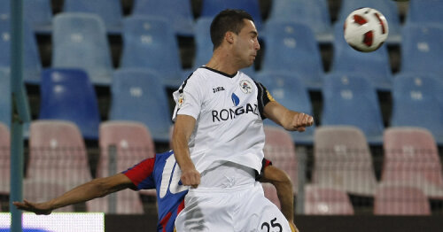 Fundaşul central al Gazului, Zarko Markovici, 2,04 metri, este cel mai înalt fotbalist care se va afla pe teren la cele cinci partide în care joacă echipele noastre