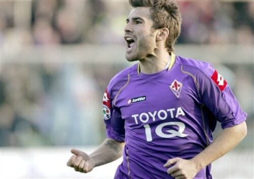 Adrian Mutu a jucat la Fiorentina între 2006 și 2011. Acum s-a transferat la Cesena