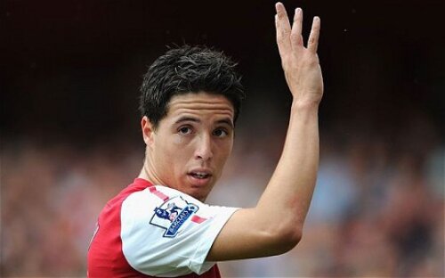 Samir Nasri i-a nemulţumit pe fani prin dorinţa sa de a părăsi Arsenal, iar aceştia l-au contestat şi la ultimul meci de campionat, 0-2 cu Liverpool