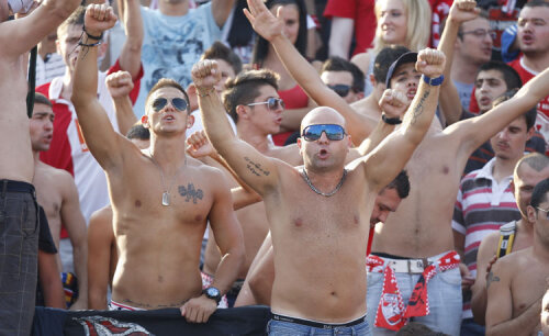 Cîţiva suporteri dinamovişti au avut o altercaţie cu ziariştii ucraineni