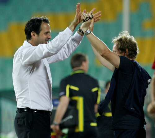 Ronny Levy (în stînga)