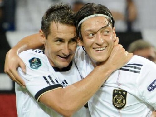 Klose şi Ozil au purtat Germania spre Euro