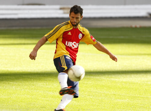 Răzvan Raţ la singurul antrenament efectuat de echipa naţională pe 