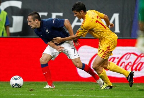 Luchin (dreapta) nu s-a
lăsat copleșit de faima lui
Ribery, pe care Piți i l-a
dat în grijă