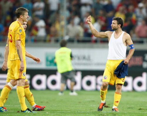 Jucătorii României la finalul meciului cu Franța, scor 0-0