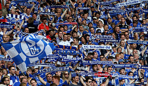 Fanii lui Schalke fac la fiecare partidă o atmosferă senzaţională în tribune