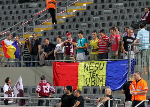 Suporterii români sînt alături de Mihăiţă Neşu