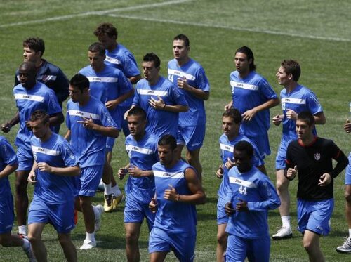 Antrenament la CFR Cluj. Într-un lot populat de străini se face muncă serioasă